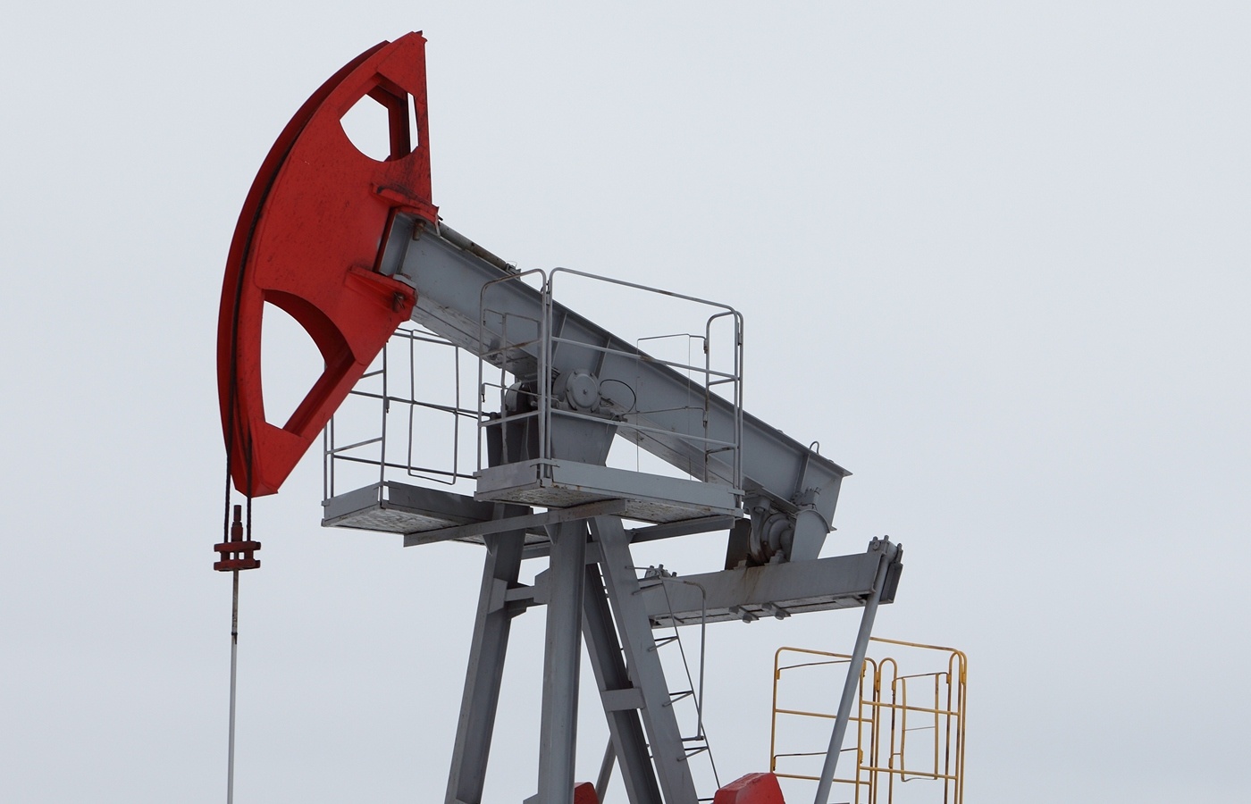 Kirishi refinery tanks